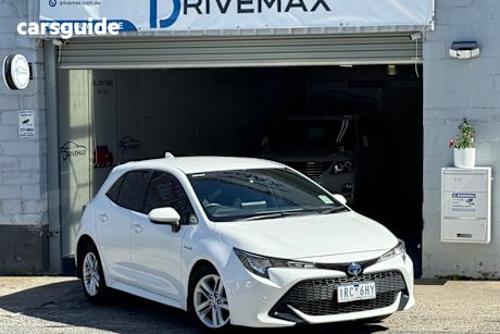White 2019 Toyota Corolla Hatchback Ascent Sport + Navi (Hybrid)