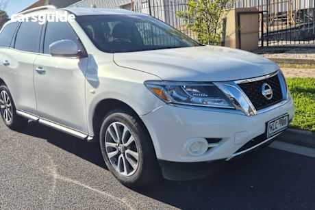 White 2014 Nissan Pathfinder Wagon St (4X2)