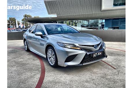 Silver 2019 Toyota Camry Sedan SL F
