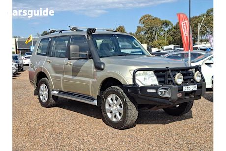 Gold 2014 Mitsubishi Pajero SUV GLX-R 4X4