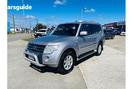 Silver 2011 Mitsubishi Pajero SUV PLATINUM 4X4