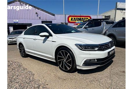 White 2016 Volkswagen Passat Sedan 206Tsi R-Line