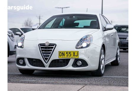White 2015 Alfa Romeo Giulietta Hatchback Quadrifoglio Verde