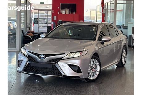 Silver 2020 Toyota Camry Sedan SL F
