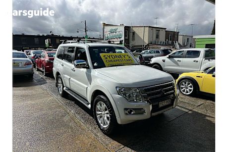 White 2017 Mitsubishi Pajero SUV GLS 4X4