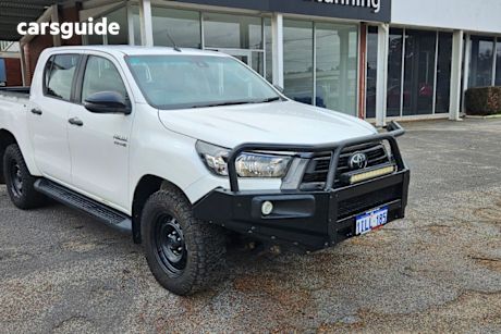 White 2020 Toyota Hilux Double Cab Pick Up Sr (4X4)