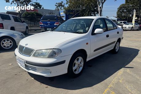 White 2002 Nissan Pulsar Sedan St
