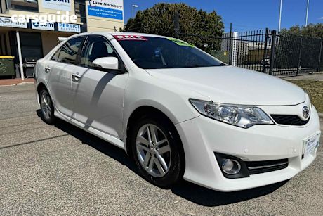 White 2014 Toyota Camry Sedan Atara S