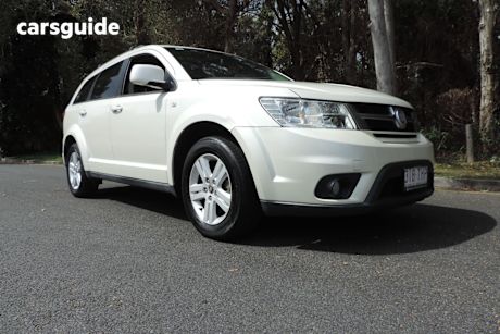 White 2013 Fiat Freemont Wagon Urban