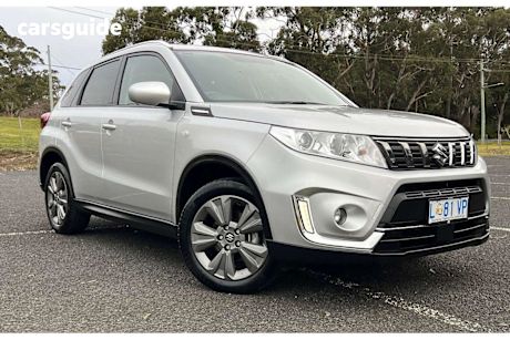 Silver 2024 Suzuki Vitara SUV F