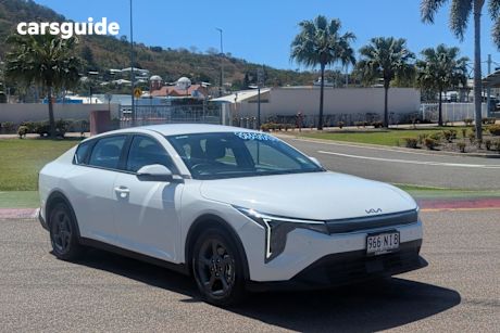 White 2025 Kia K4 Sedan S