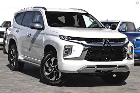 White 2024 Mitsubishi Pajero Sport SUV EXCEED 4X4