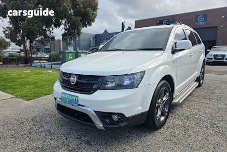 White 2016 Fiat Freemont Wagon Crossroad