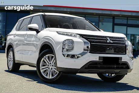 White 2025 Mitsubishi Outlander SUV ES F