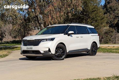 White 2023 Kia Carnival Wagon Platinum