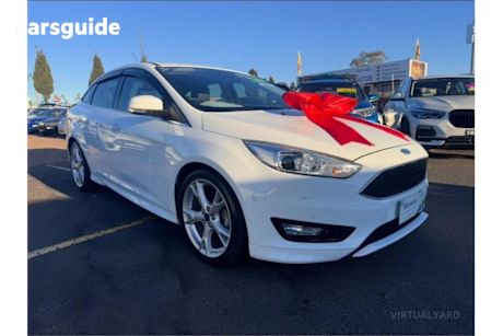 White 2017 Ford Focus Sedan TITANIUM F