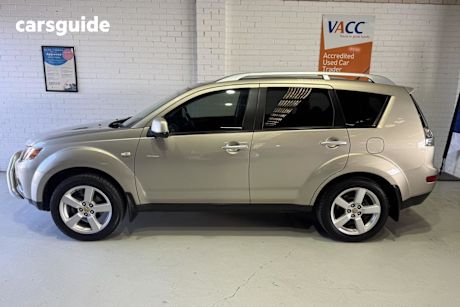 Gold 2007 Mitsubishi Outlander Wagon Xls