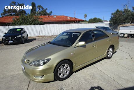Gold 2004 Toyota Camry Sedan Sportivo