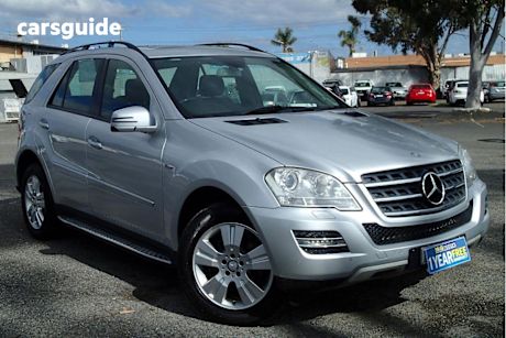 Silver 2011 Mercedes-Benz ML300 Wagon Cdi Luxury (4X4)