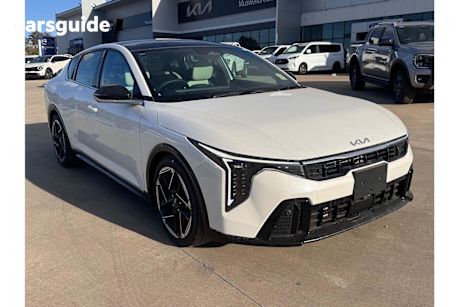White 2025 Kia K4 Sedan GT-LINE F