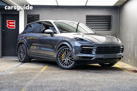 Grey 2019 Porsche Cayenne SUV 4X4