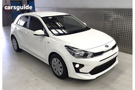 White 2020 Kia RIO Hatchback S