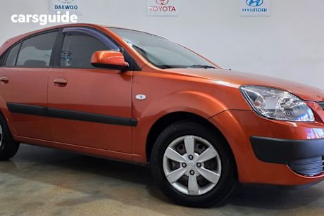 Orange 2009 Kia RIO Hatchback Ex