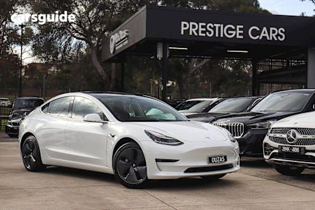 White 2019 Tesla Model 3 Sedan PERFORMANCE 4WD