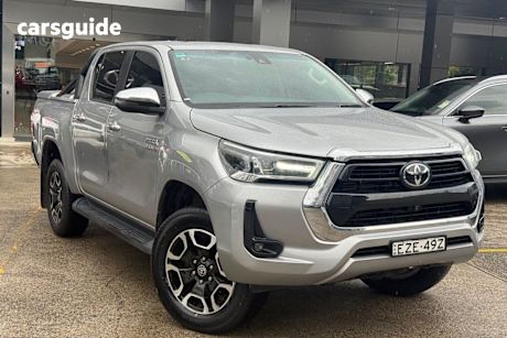 Silver 2023 Toyota Hilux Double Cab Pick Up Sr5 + Premium Interior (4X4)