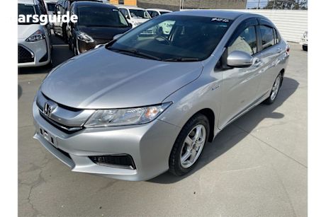 Silver 2015 Honda Grace Sedan HYBRID
