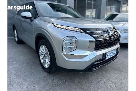 Silver 2023 Mitsubishi Outlander SUV ES F
