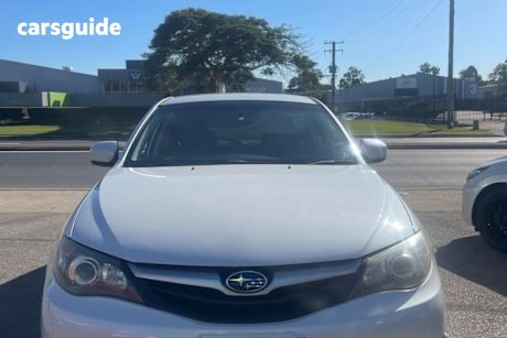 White 2010 Subaru Impreza Hatchback R (Awd)