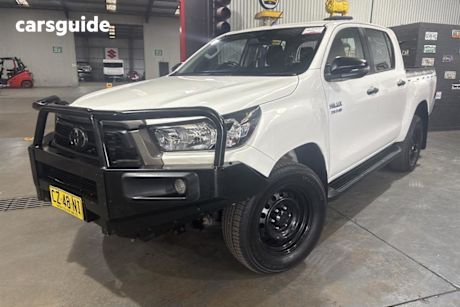 White 2020 Toyota Hilux Double Cab Pick Up Sr (4X4)