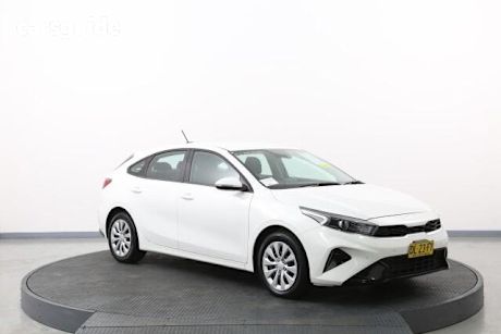 White 2024 Kia Cerato Hatchback S