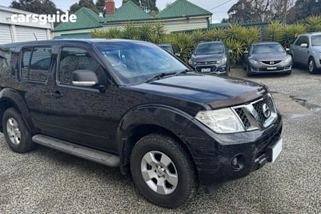 Black 2010 Nissan Pathfinder Wagon St (4X4)
