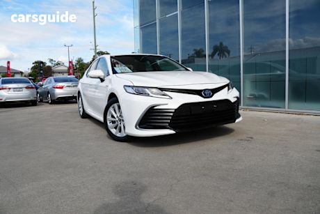 White 2023 Toyota Camry Sedan Hybrid