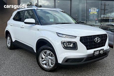 White 2025 Hyundai Venue SUV F