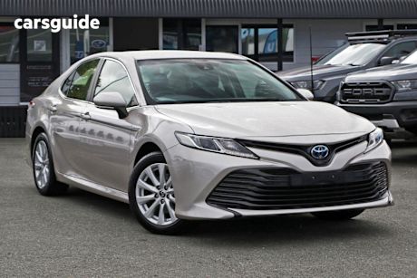 Beige 2020 Toyota Camry Sedan ASCENT F