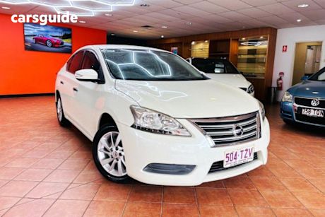 White 2014 Nissan Pulsar Sedan St