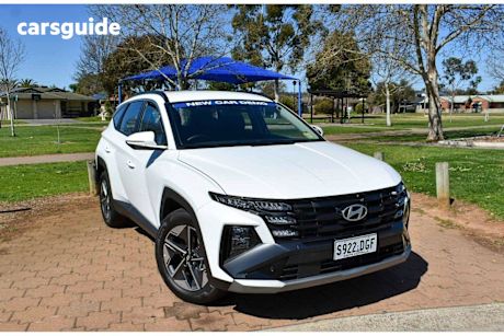 White 2025 Hyundai Tucson Wagon Hybrid (Fwd)