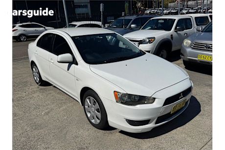 White 2013 Mitsubishi Lancer Sedan Es