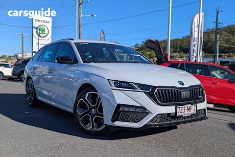 White 2023 Skoda Octavia SUV RS F