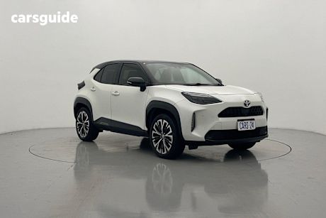 2020 Toyota Yaris Cross Wagon Urban (Two-Tone)