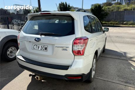 White 2014 Subaru Forester SUV 2.0D 4WD