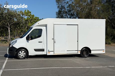 White 2018 Renault Master Commercial