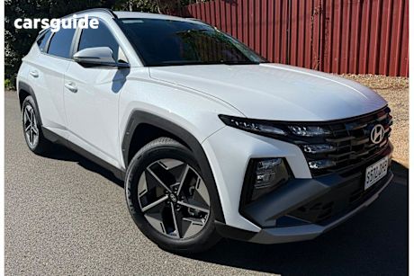 White 2025 Hyundai Tucson Wagon Hybrid (Fwd)