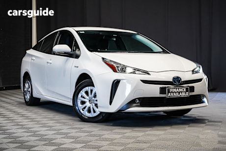 White 2021 Toyota Prius Hatchback Base (Hybrid)