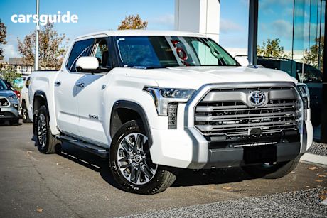 White 2023 Toyota Tundra Dual Cab Pick-up Limited