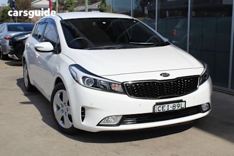 White 2016 Kia Cerato Hatchback S