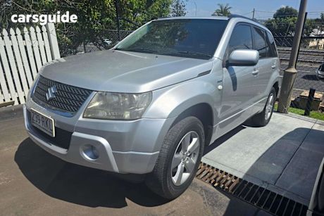 Silver 2011 Suzuki Grand Vitara SUV 4X4